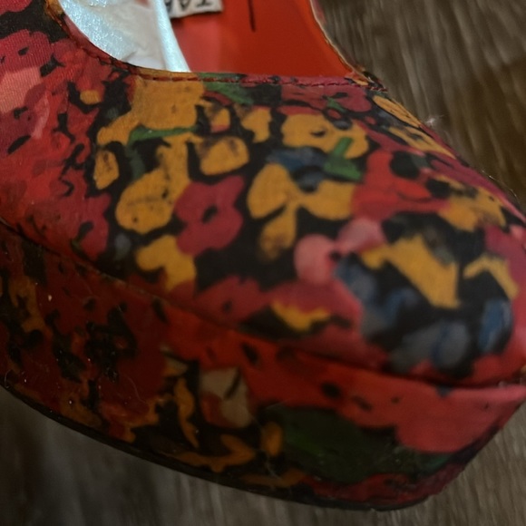 Xhilaration Floral Heels - Picture 8 of 8